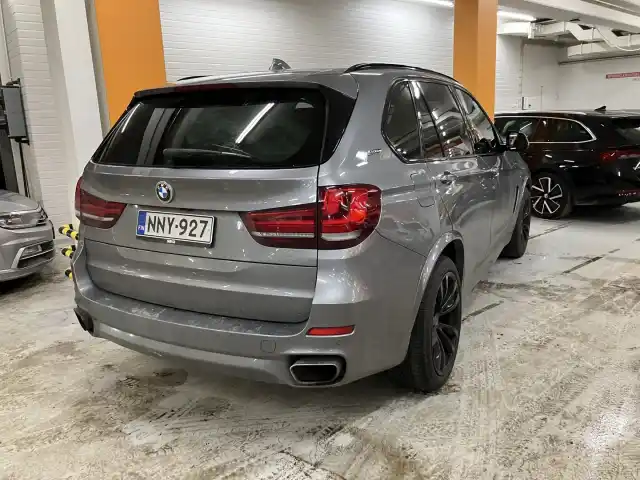 Harmaa Maastoauto, BMW X5 – NNY-927