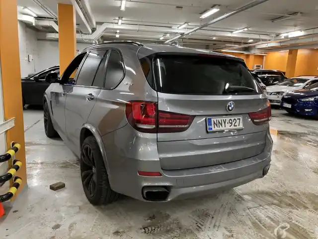 Harmaa Maastoauto, BMW X5 – NNY-927