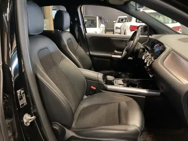 Musta Maastoauto, Mercedes-Benz EQA – NOA-983