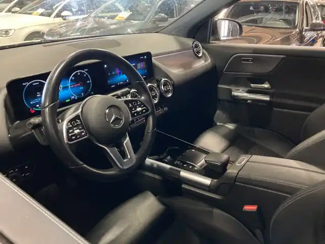 Musta Maastoauto, Mercedes-Benz EQA – NOA-983