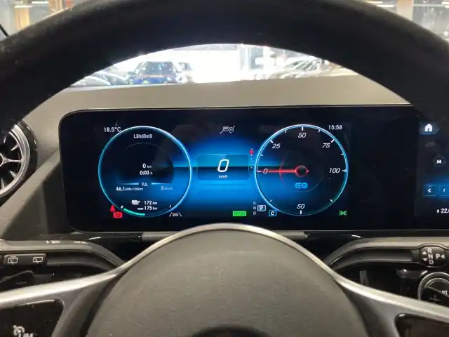 Musta Maastoauto, Mercedes-Benz EQA – NOA-983