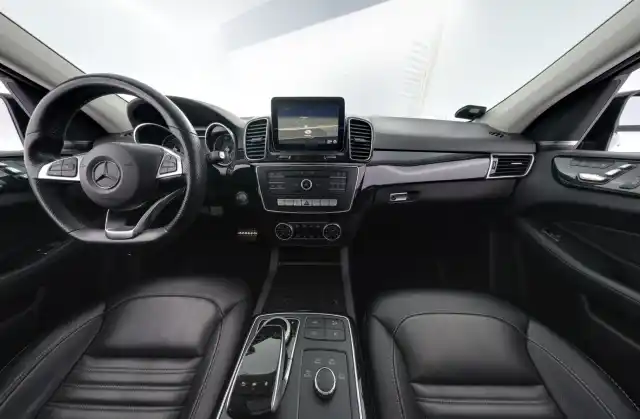 Harmaa Farmari, Mercedes-Benz GLE – NOE-740