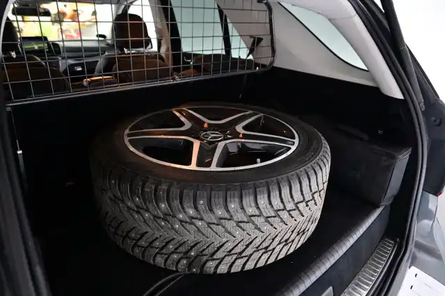 Harmaa Farmari, Mercedes-Benz GLE – NOE-740