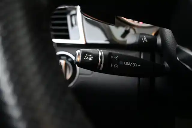 Harmaa Farmari, Mercedes-Benz GLE – NOE-740