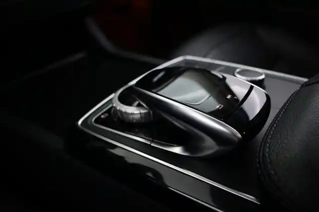 Harmaa Farmari, Mercedes-Benz GLE – NOE-740
