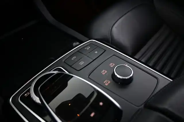 Harmaa Farmari, Mercedes-Benz GLE – NOE-740