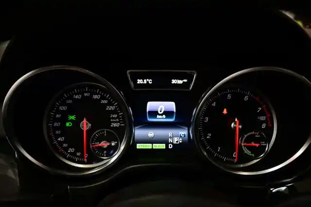 Harmaa Farmari, Mercedes-Benz GLE – NOE-740