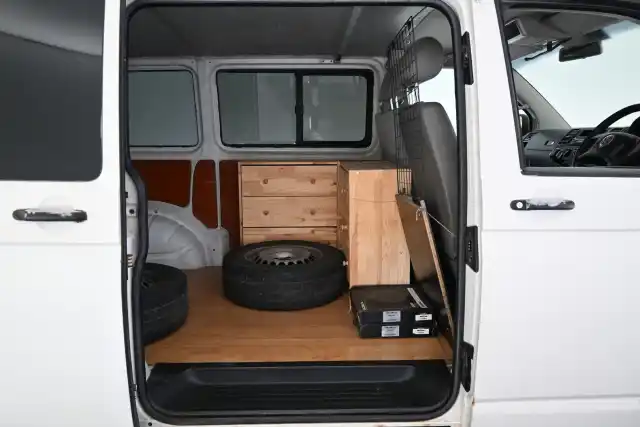 Valkoinen Pakettiauto, Volkswagen Transporter – OBI-173