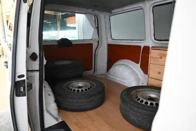 Valkoinen Pakettiauto, Volkswagen Transporter – OBI-173