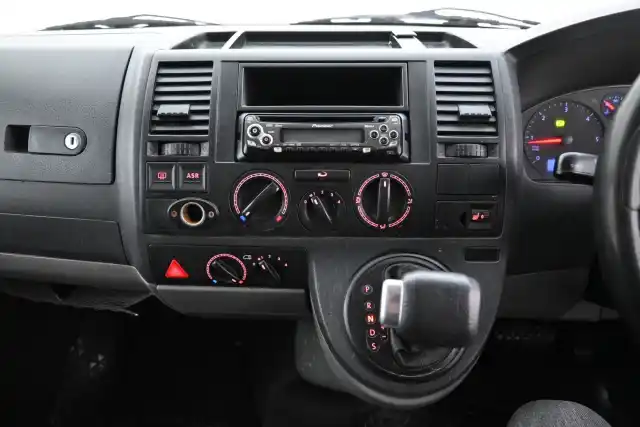 Valkoinen Pakettiauto, Volkswagen Transporter – OBI-173