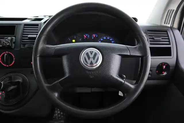 Valkoinen Pakettiauto, Volkswagen Transporter – OBI-173