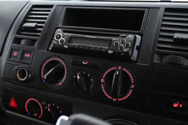 Valkoinen Pakettiauto, Volkswagen Transporter – OBI-173