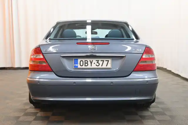 Sininen Sedan, Mercedes-Benz E – OBY-377