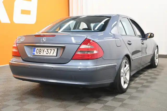 Sininen Sedan, Mercedes-Benz E – OBY-377