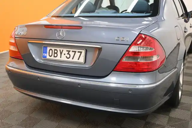 Sininen Sedan, Mercedes-Benz E – OBY-377