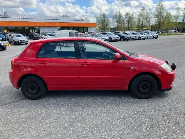 Punainen Viistoperä, Toyota Corolla – OKG-545