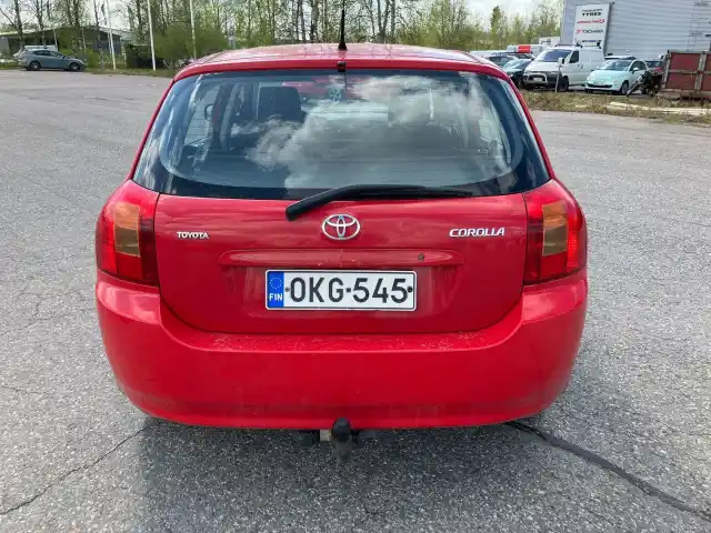 Punainen Viistoperä, Toyota Corolla – OKG-545