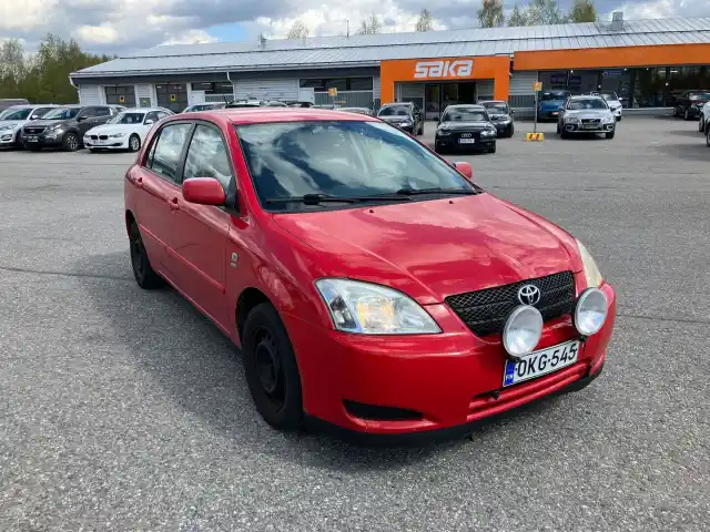 Punainen Viistoperä, Toyota Corolla – OKG-545