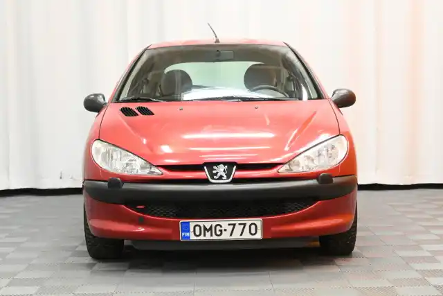 Punainen Viistoperä, Peugeot 206 – OMG-770