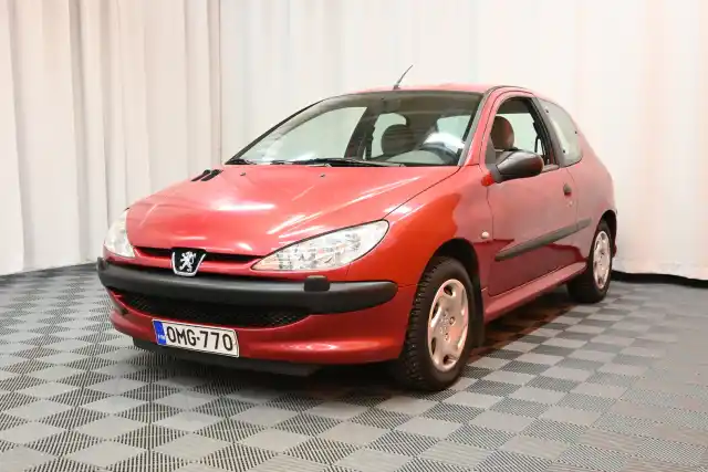 Punainen Viistoperä, Peugeot 206 – OMG-770