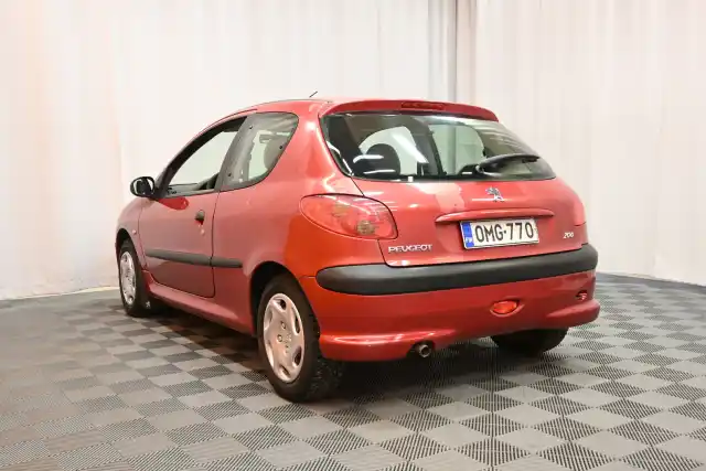 Punainen Viistoperä, Peugeot 206 – OMG-770