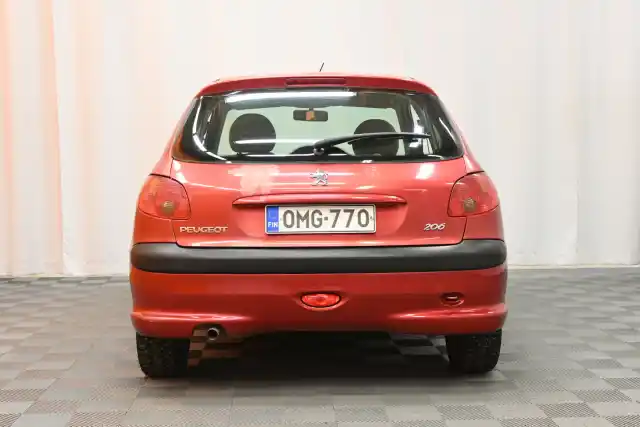 Punainen Viistoperä, Peugeot 206 – OMG-770