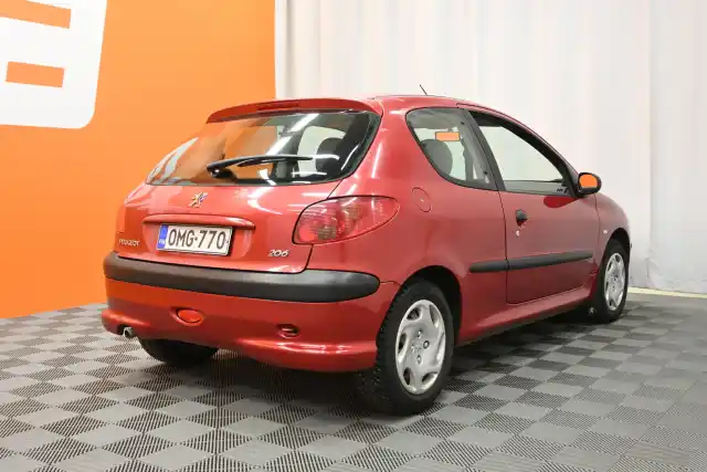 Punainen Viistoperä, Peugeot 206 – OMG-770