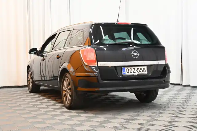 Musta Farmari, Opel Astra – OOZ-558