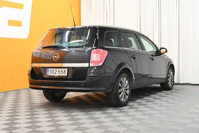 Musta Farmari, Opel Astra – OOZ-558