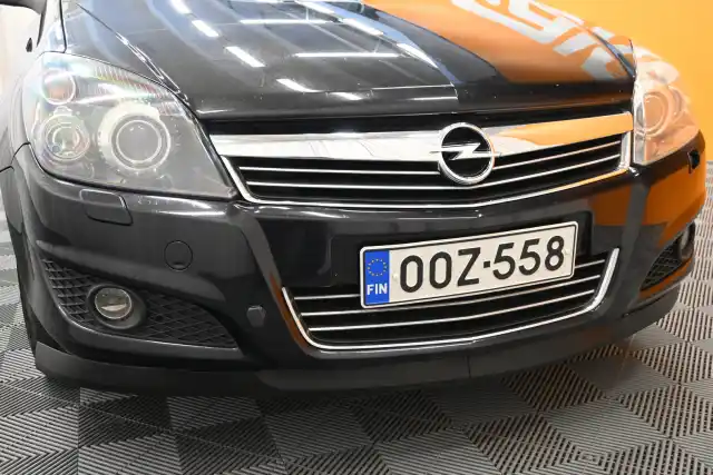 Musta Farmari, Opel Astra – OOZ-558