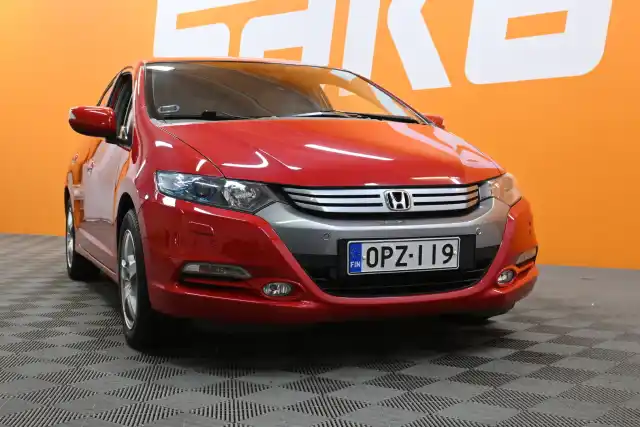 Punainen Viistoperä, Honda Insight – OPZ-119