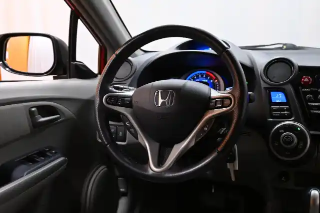 Punainen Viistoperä, Honda Insight – OPZ-119