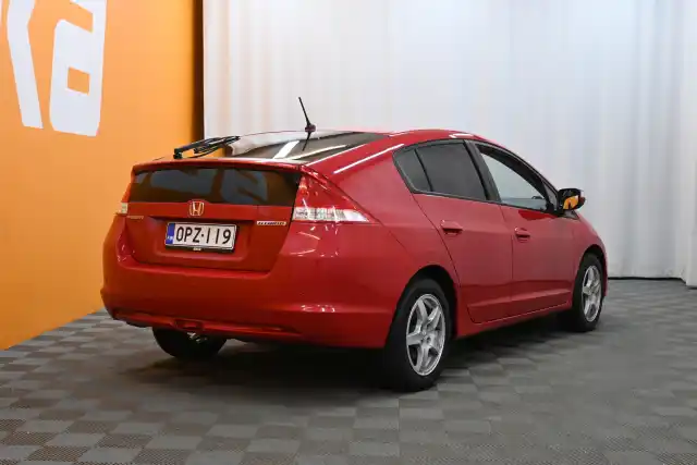 Punainen Viistoperä, Honda Insight – OPZ-119