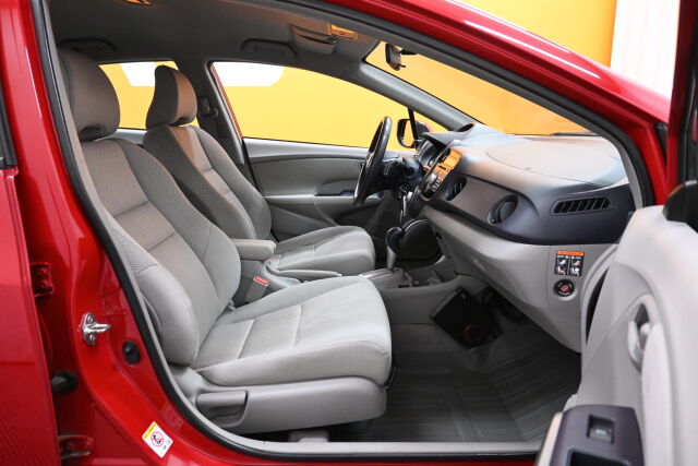 Punainen Viistoperä, Honda Insight – OPZ-119