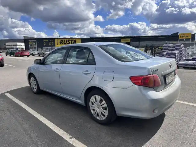 Sininen Sedan, Toyota Corolla – OPZ-909