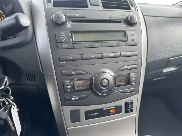 Sininen Sedan, Toyota Corolla – OPZ-909