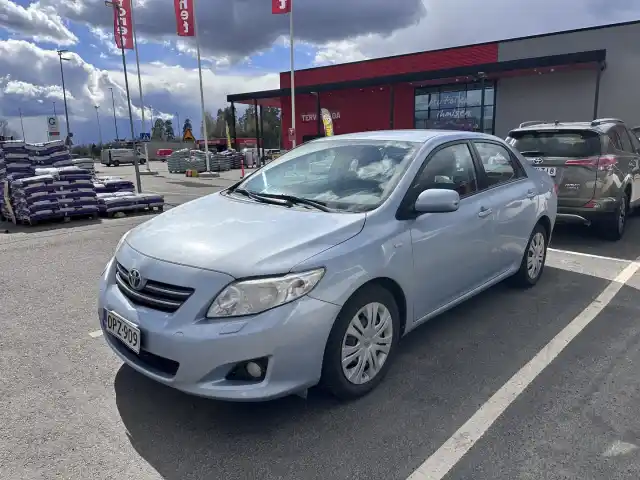 Sininen Sedan, Toyota Corolla – OPZ-909