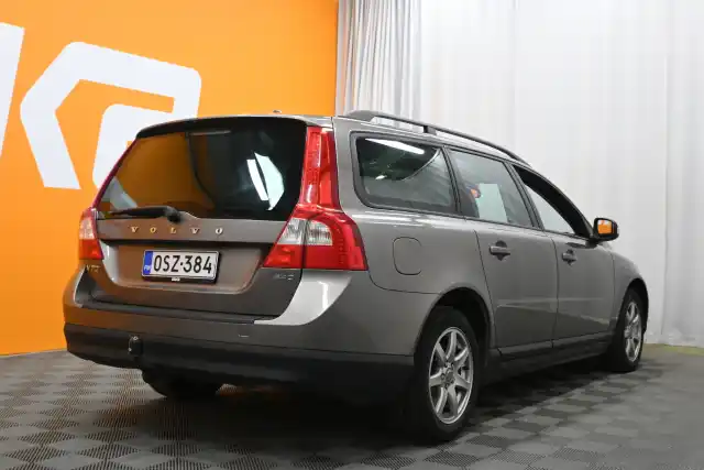 Harmaa Farmari, Volvo V70 – OSZ-384