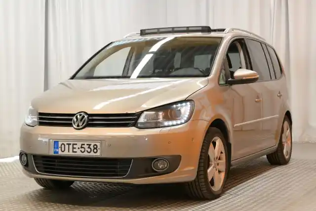 Ruskea Tila-auto, Volkswagen Touran – OTE-538