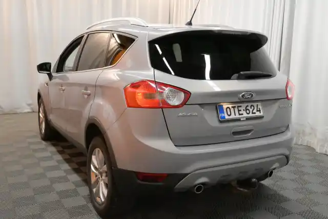 Harmaa Maastoauto, Ford Kuga – OTE-624