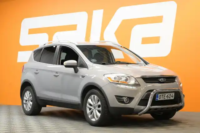 Harmaa Maastoauto, Ford Kuga – OTE-624