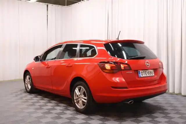 Punainen Farmari, Opel Astra – OTE-686