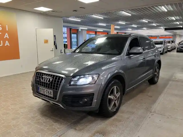 Harmaa Maastoauto, Audi Q5 – OTE-768