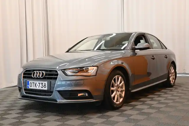 Harmaa Sedan, Audi A4 – OTK-738