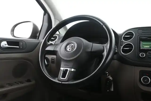 Ruskea Tila-auto, Volkswagen Golf Plus – OTK-836