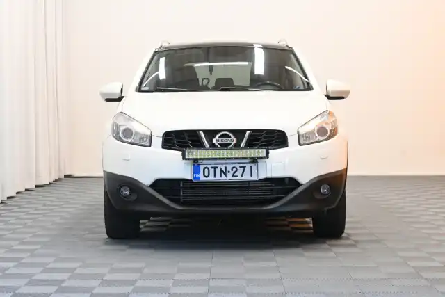 Valkoinen Maastoauto, Nissan Qashqai+2 – OTN-271