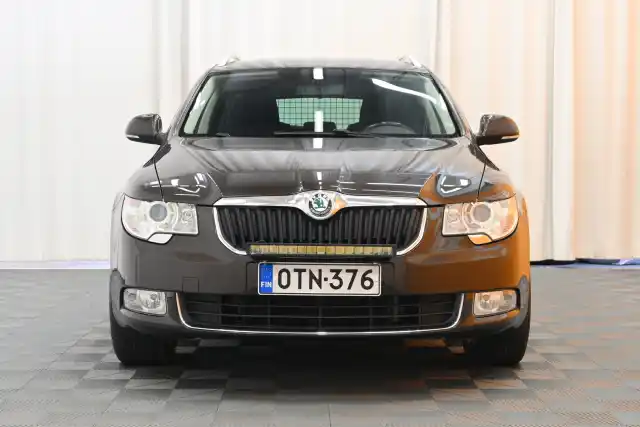 Ruskea (beige) Farmari, Skoda Superb – OTN-376