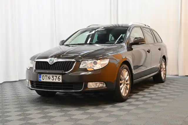 Ruskea (beige) Farmari, Skoda Superb – OTN-376