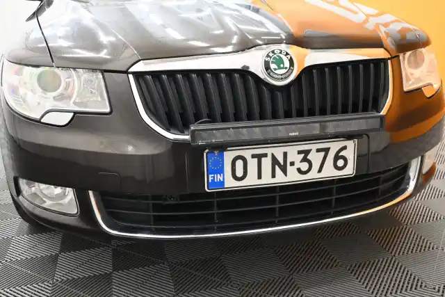 Ruskea (beige) Farmari, Skoda Superb – OTN-376