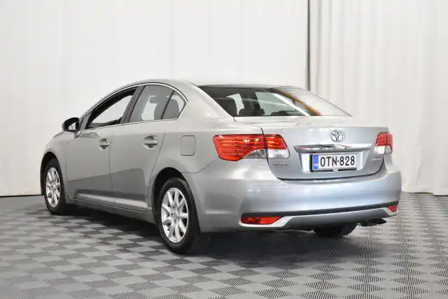 Harmaa Sedan, Toyota Avensis – OTN-828